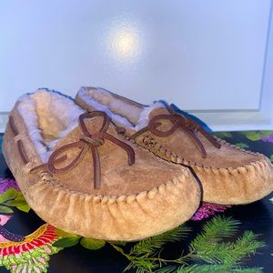 Women’s Ugg Moccasins Dakota Brown Size 6 Wool-Lined Slippers